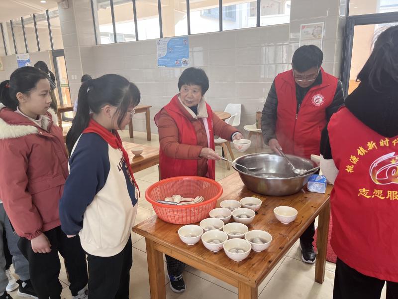 做元宵2(1).jpg 做元宵2(1).jpg