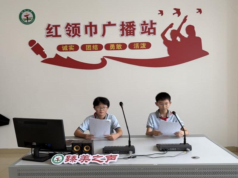 9.19红领巾小广播照片.jpg 9.19红领巾小广播照片.jpg